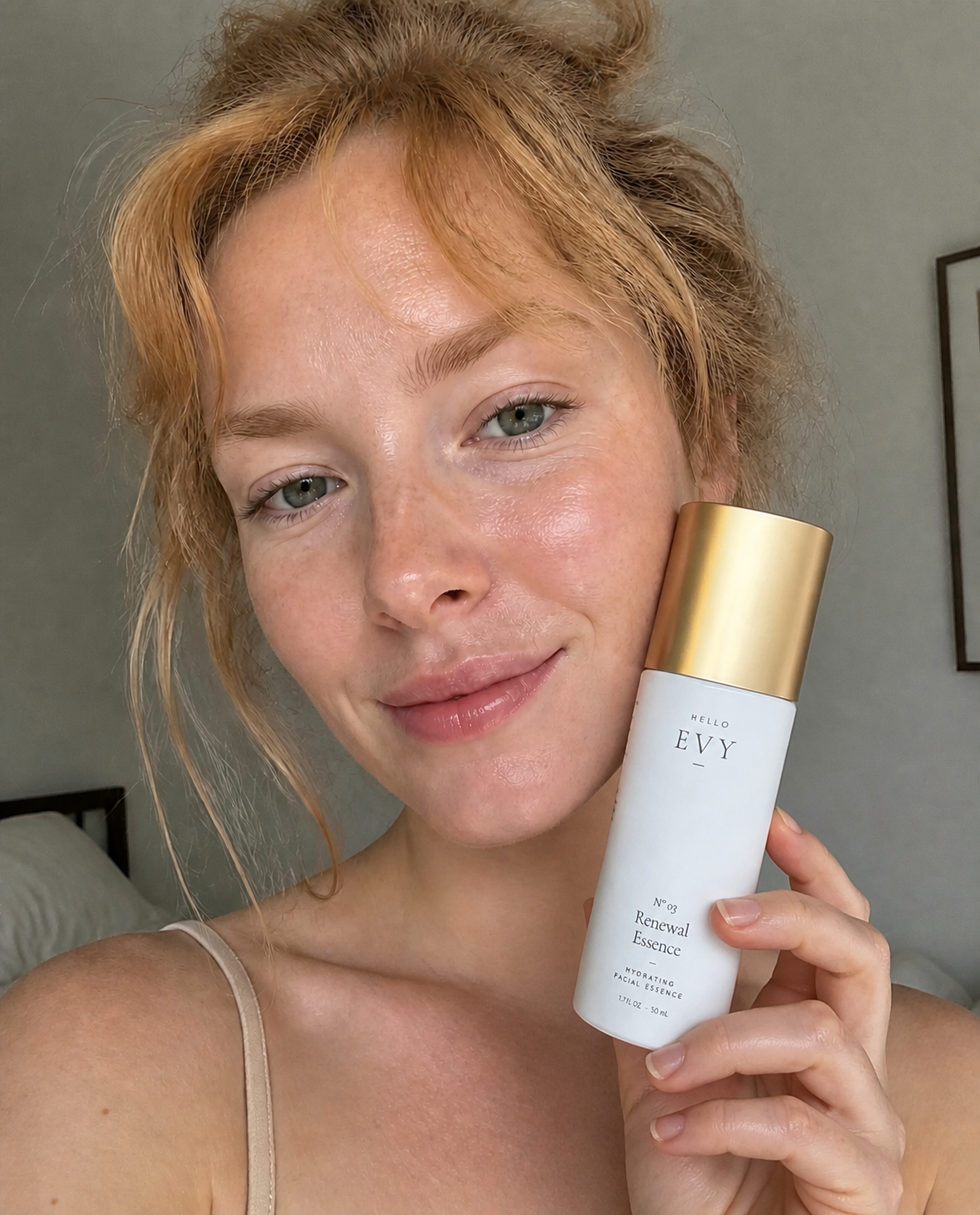 Customer holding Hello Evy No. 03 Renewal Essence hydrating facial essence